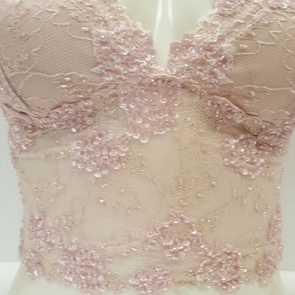 Hand beaded pastel pink cap sleeve lace crop top. - Picture 7 of 9